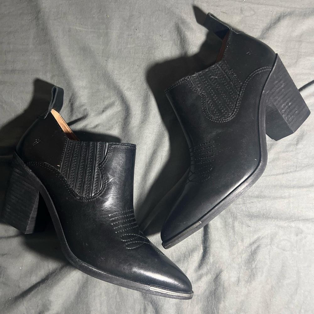 FRYE $248 Ilana Leather Shootie Heeled Bootie in Black Size 9 M